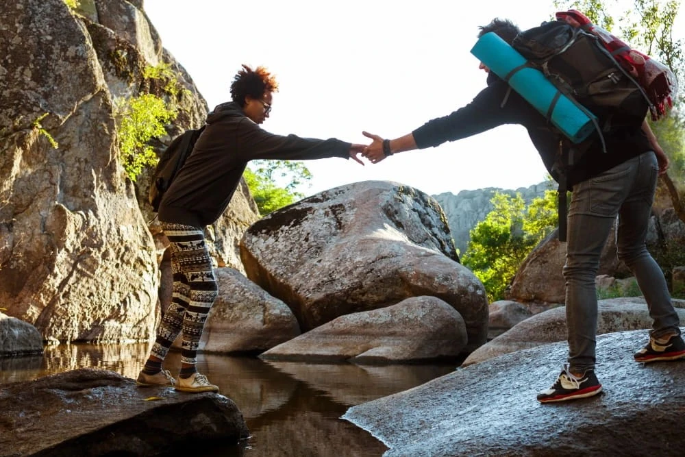 Teamwork tijdens wandeltocht
